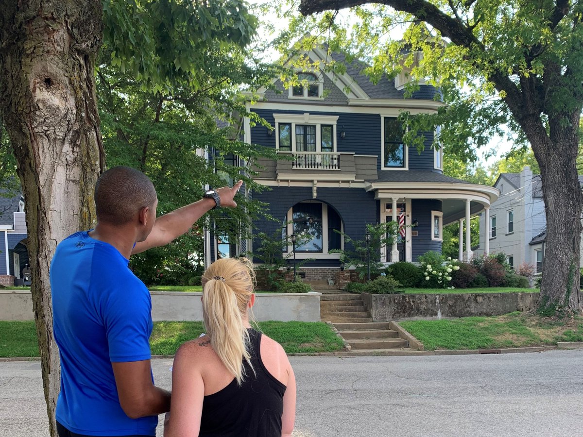 Day two of the <a href="/murraykentucky/">Murray, Kentucky</a> takeover! Explore the downtown small businesses like 📚  <a href="/BolinBooks/">Bolin Books</a> and Main Street Market. Experience local culture at the region's largest Kentucky Proud certified market offering home-grown produce and crafts. 
bit.ly/3fmfgE0