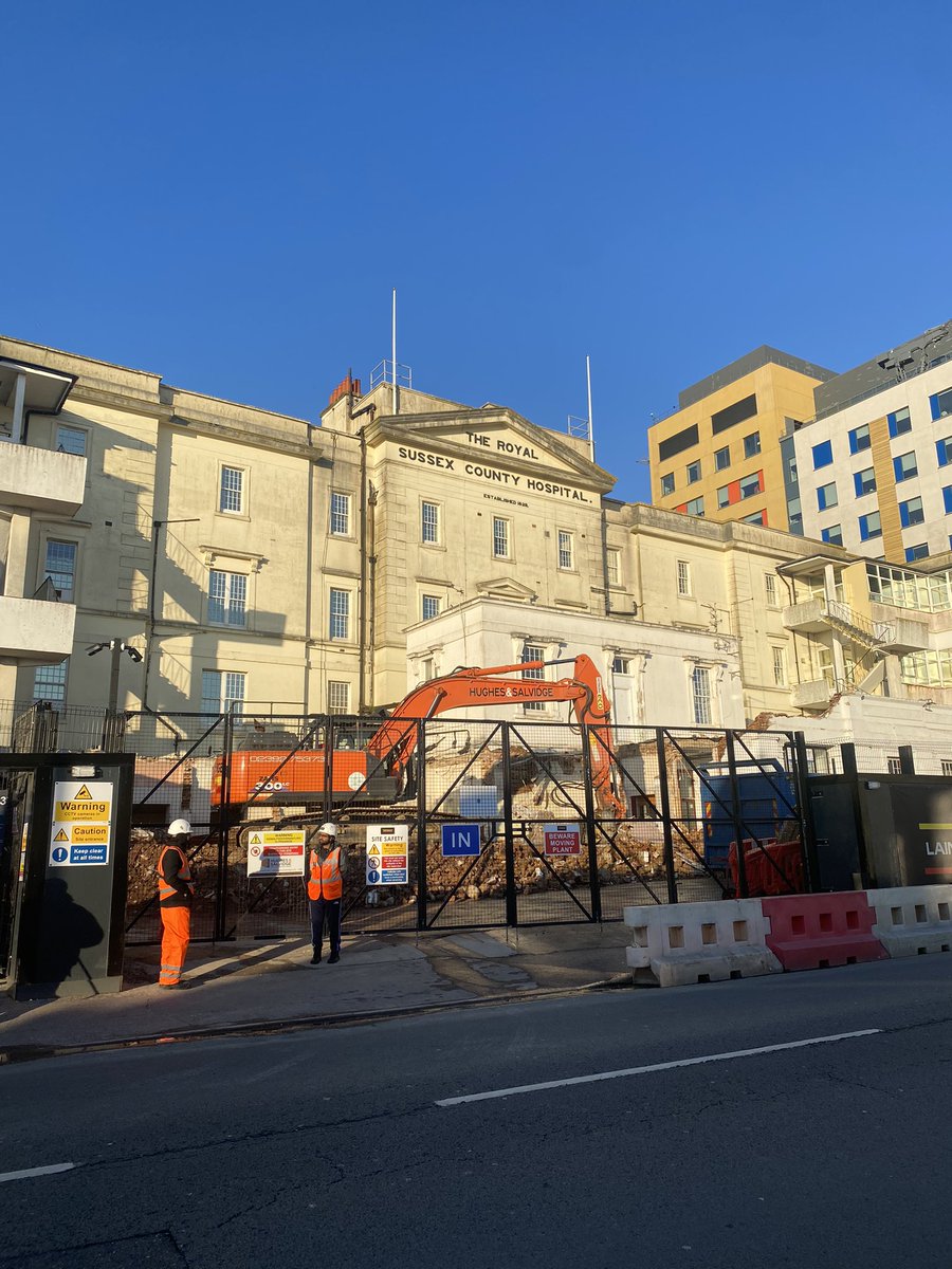 preceptormel's tweet photo. Lots of memories from working, laughing and crying, in the Barry Building #RSCH #Brighton @UHSussex #endofanera https://t.co/qfXusUiWee