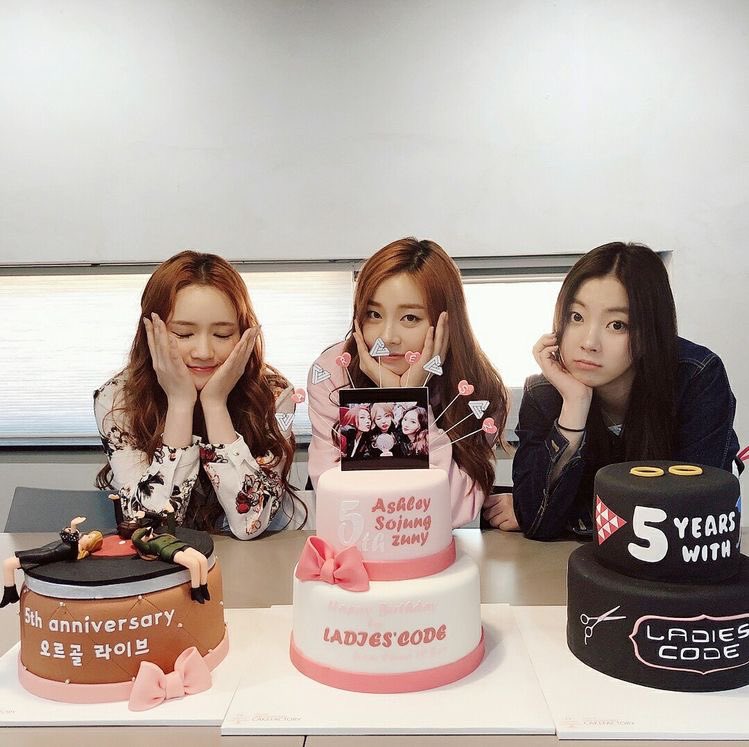 lavelybit's tweet photo. happy 11th anniversary to my favorite group of all time <3 #11YearsWithLadiesCode https://t.co/G3ik8D35ZJ