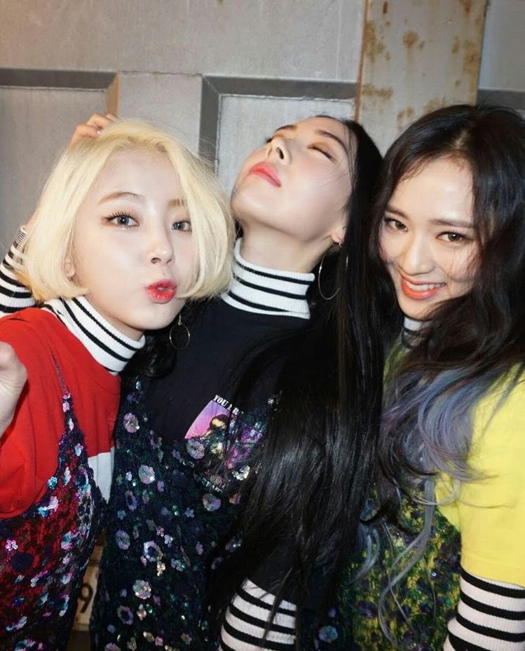 lavelybit's tweet photo. happy 11th anniversary to my favorite group of all time <3 #11YearsWithLadiesCode https://t.co/G3ik8D35ZJ