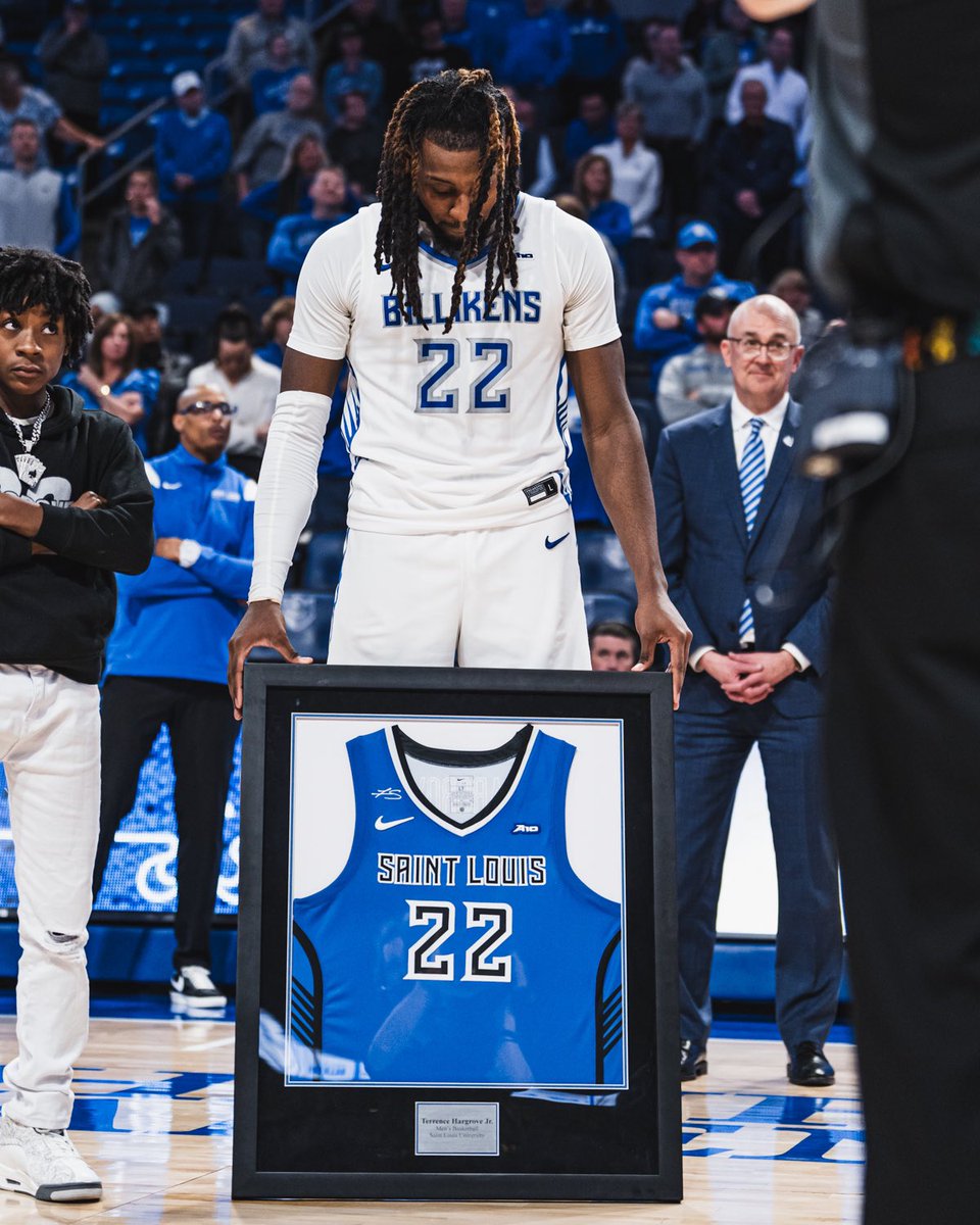 TerrenceHargro1's tweet photo. First I just wanted to start off by saying Glory to God🙏🏽 and thank you to Billiken Nation for supporting me these past 5 years, you guys have been incredible and played a big part of my mental health and been a big impact on my life, I’m gonna miss playing In Chaifetz & miss the energy you guys brung every home game. I will always be a Billiken Forever!!💙🤍, you guys are incredible thank you Billiken Nation for everything you fans have done for me 🫶🏽💙 
𝓡օ𝙘𝒌𝑺𝖙𝞪𝒓 𝚶𝒖𝖙 22🫶🏽🎸