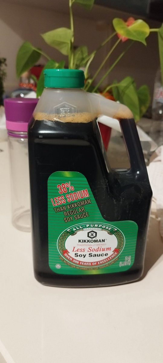 Είπα του χάσμπαντ να φέρει soy sauce.  Ενόμισε εννά τραπεζώσουμε ούλλο το Τόκυο!
