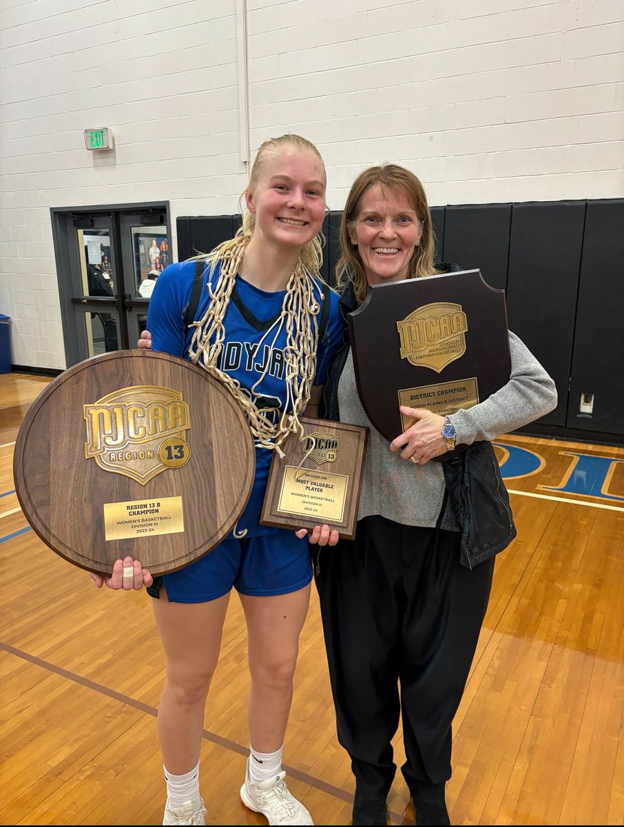hayenga_olivia's tweet photo. Took home gold! REGION CHAMPS! 🏆Check out my highlights from this weekend! PPG:29.5/RPG:16/FG%:51% https://t.co/sePQgkgdGz