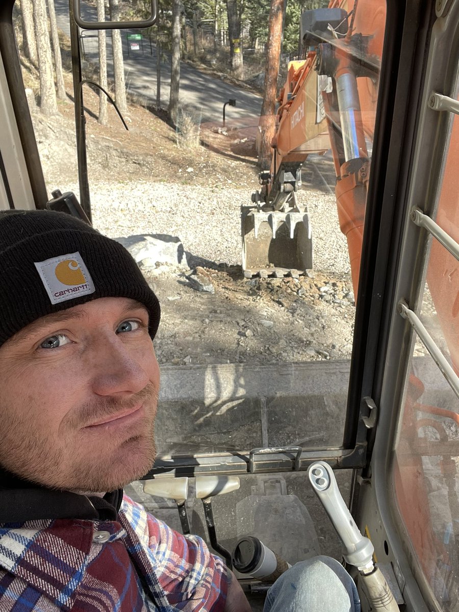 What do you guys do for a day job when you’re not streaming?

#dirtwork #dayjob #excavation #streamer #rumble #twitch #kick #gaming #youtube #irl