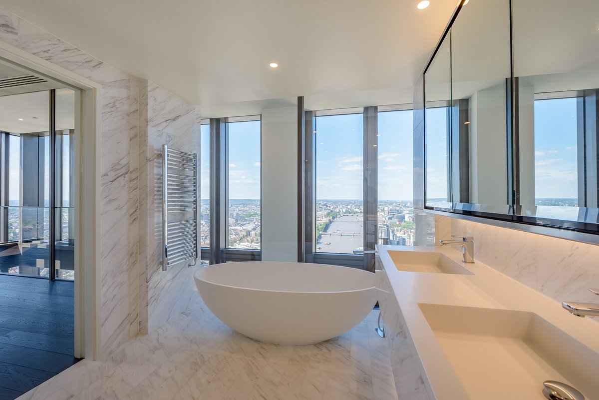 What can be better than a view down the Thames towards Big Ben from your bathtub❤️A limited number of apartments at #DamacTower are available including this incredible Penthouse.
mylondonhome.com/developments/d… #versace #luxurylondonproperty #londonrealestate #luxuryhomes #luxuryliving