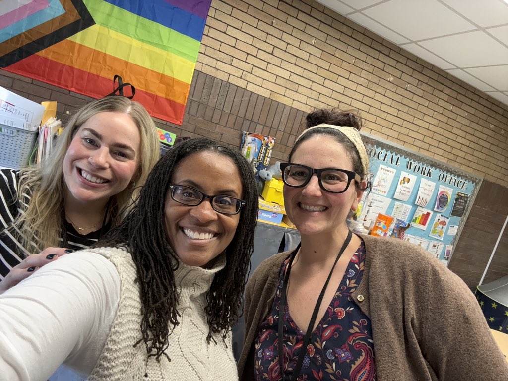 #SocialWorkerAppreciationWeek! I’m sure <a href="/MsSusanMura/">Ms. Susan Mura</a> would agree that we have thee BEST school social workers on the planet! I’m so fortunate to get to work with 2 knowledgeable, caring, and dedicated experts everyday. 🫶🏽<a href="/OakPark97/">Oak Park District 97</a> #MyD97