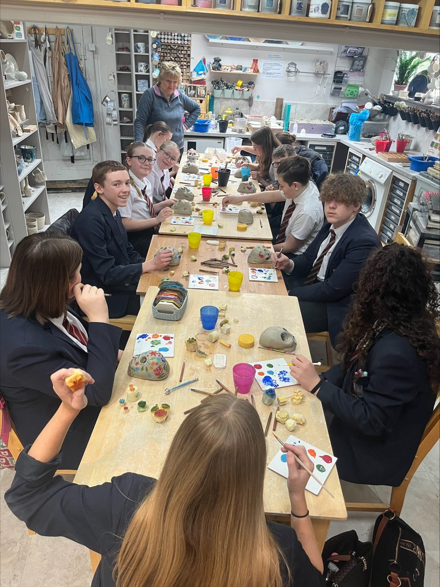 PATKingsSchool's tweet photo. Our second group of students have been to the Rachel Byass studio today. We have some very creative ceramicists in Year 8! ๐คฉ #schooltrip #clayworkshop #Art #becreative #Pontefract https://t.co/NLuOmzXvdJ