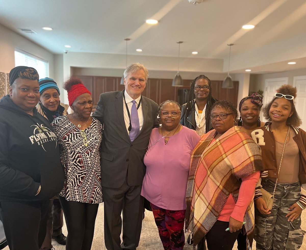 dhacomm's tweet photo. DHA and our local elected officials are excited to welcome The Principal Deputy Assistant Secretary (PDAS) of the U.S. Department of Housing and Urban Development (@HUDgov @HUDSoutheast ), Richard Monocchio! #WelcometoDurham #HUD #CommunityDevelopment https://t.co/y51hXf21xJ