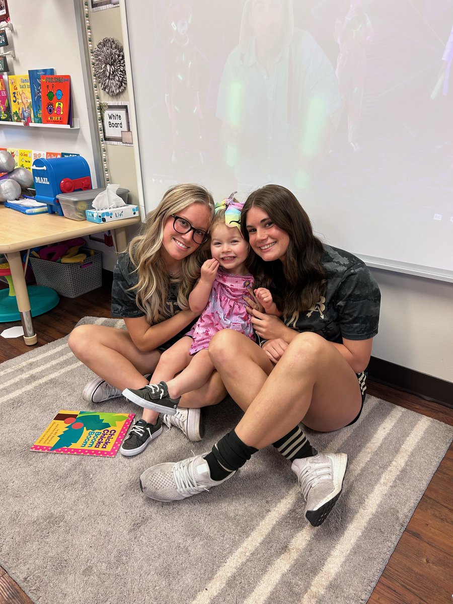 batigersports's tweet photo. Thank you Cameron Majka and Trinity Shanahan for going to read to the Tiny Tigers at Arrow Springs Elementary yesterday!

#BuildTheLegacy x #goBA🐅 https://t.co/gAjq63yLr6