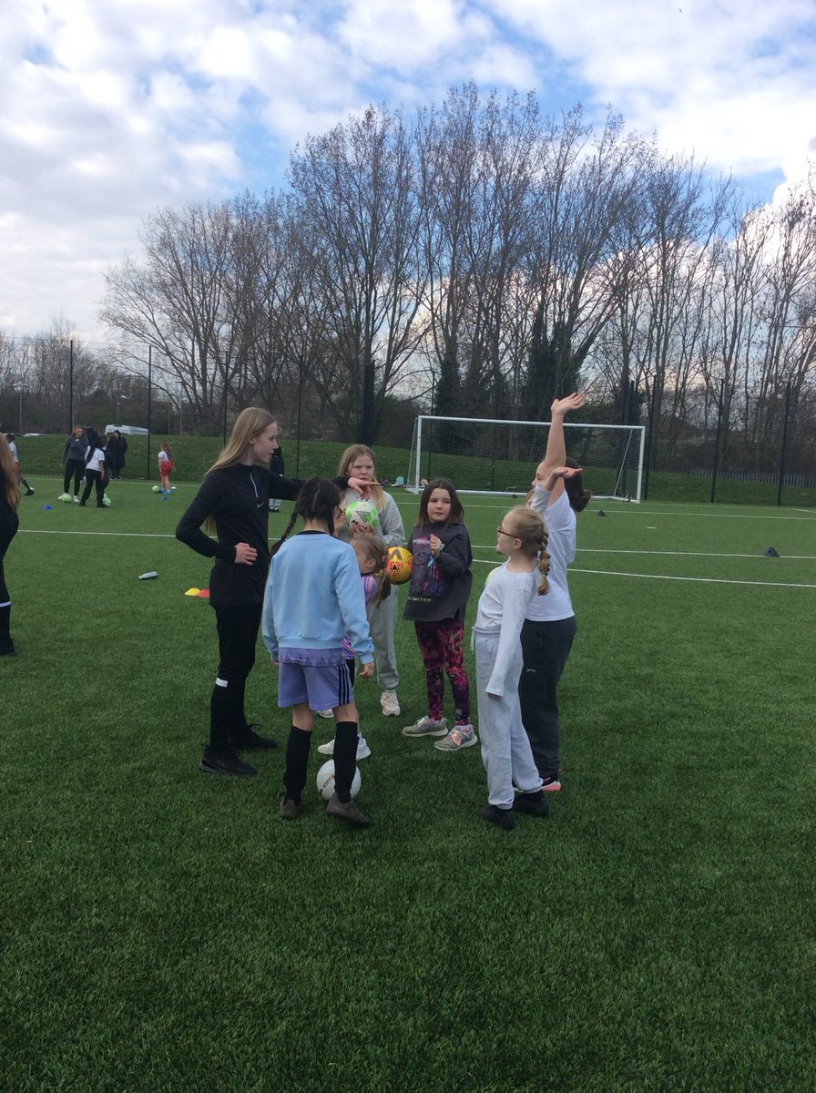BexSchGames's tweet photo. Great work by  ⁦@TownleyGrammar⁩ and ⁦@HabsCrayford⁩ sports leaders this afternoon. A massive thank you for all your hard work ensuring 107 girls enjoyed playing football, made new friends &amp; most importantly enjoyed being active 🙏 https://t.co/WU0F8kzukV