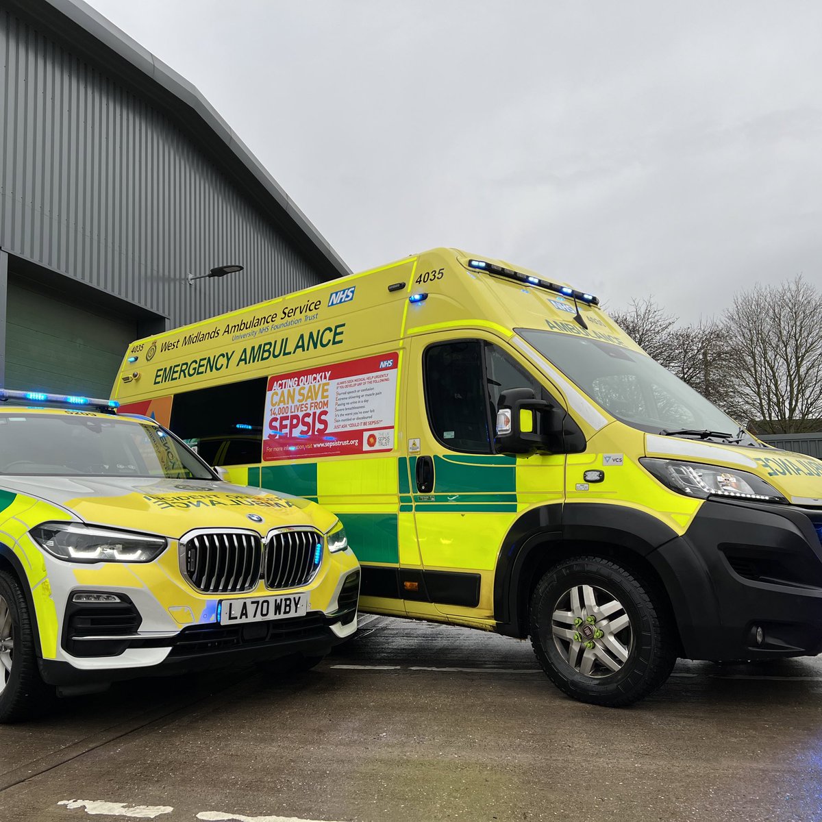 OFFICIALWMAS's tweet photo. #NationalCareersWeek

Our Student Paramedic vacancy will be opening SOON! 📢

Make sure you're ready to apply when applications open...

🚑C1 Paperwork filled in &amp; sent back to the DVLA
🚑GCSEs and 1 A-Level (or equivalent)
🚑Full driving licence 

➡️https://t.co/qAIRadzcic https://t.co/xbDFoOaZp2