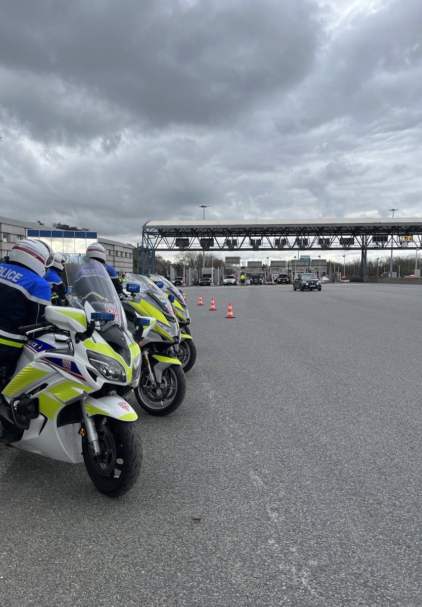 prefetrhone's tweet image. 1️⃣4️⃣ infractions aux limitations de la vitesse relevées en moins d’une 1h par la CRS Autoroutière au péage BPNL en présence de la préfète déléguée J.Bossart-Trignat.
Pour la sécurité de tous, respectez le #CodeDeLaRoute !