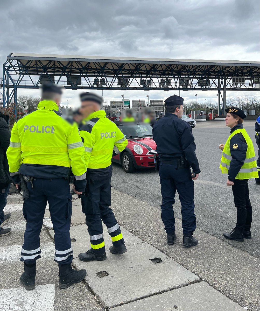 prefetrhone's tweet image. 1️⃣4️⃣ infractions aux limitations de la vitesse relevées en moins d’une 1h par la CRS Autoroutière au péage BPNL en présence de la préfète déléguée J.Bossart-Trignat.
Pour la sécurité de tous, respectez le #CodeDeLaRoute !