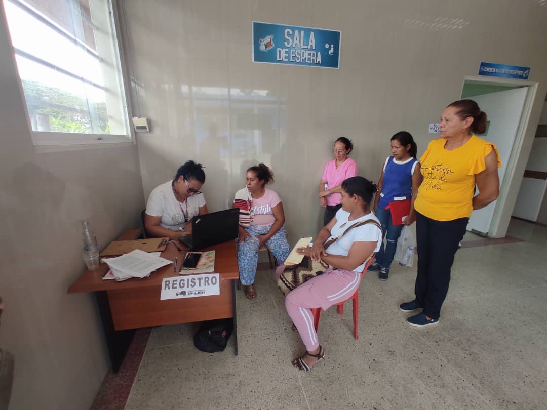 dirsaludbarinas's tweet photo. #Barinas🇻🇪
🗣️Las niñas, madres y adultas mayores recibieron asistencia integral de forma gratuita para garantizar su bienestar en esta jornada, en el marco de la Gran Misión Venezuela Mujer; gracias al Pdte. @NicolasMaduro, Min. Dra. @MagaGutierrezV.
#MPPS
#SPNS
#NadieNosDetiene https://t.co/27rgimmaSg