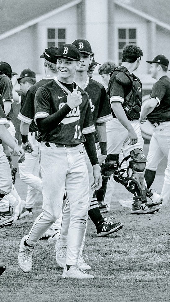 StefLove827's tweet image. @molove_412 doing #MoLove things 🔥 Thank you @Nieco_Payton for the 📸 #BucsBaseball #MoMoney #MoKnows #SS #Winning