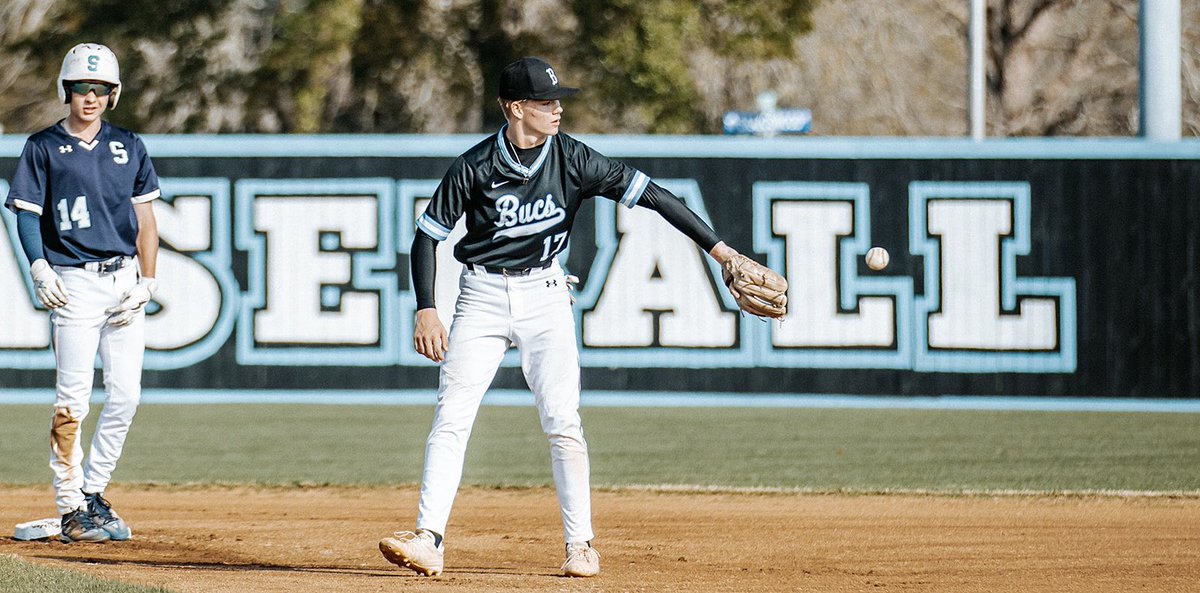 StefLove827's tweet image. @molove_412 doing #MoLove things 🔥 Thank you @Nieco_Payton for the 📸 #BucsBaseball #MoMoney #MoKnows #SS #Winning