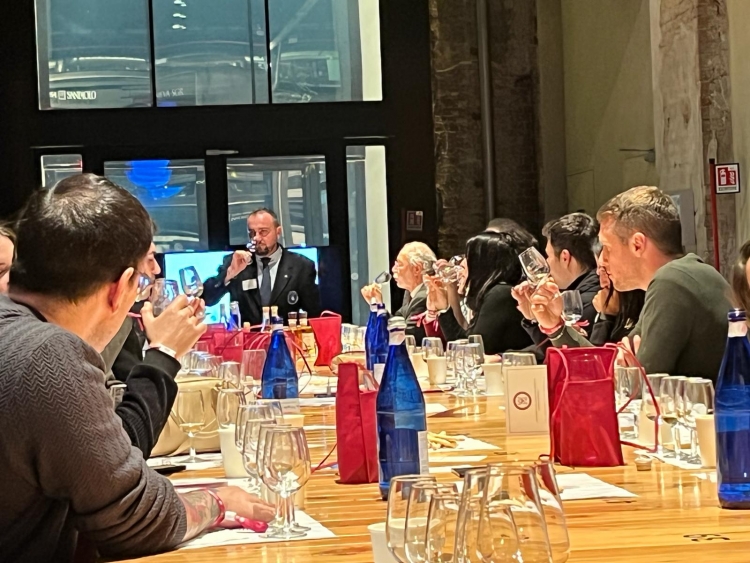 GrappaPiemonte's tweet photo. La grappa piemontese grande protagonista al Salone del Vino 2024

Leggi tutto 👇
https://t.co/XcgyqgMRxH https://t.co/WBRzOk8OmQ