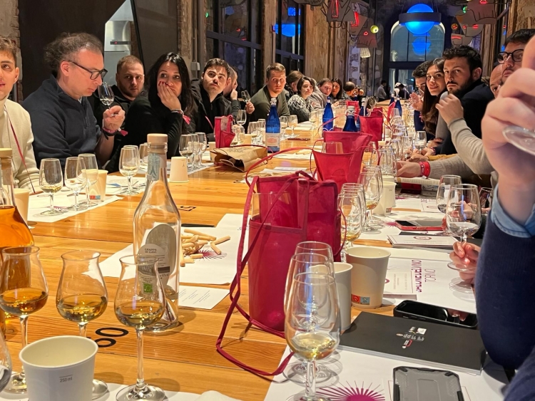 GrappaPiemonte's tweet photo. La grappa piemontese grande protagonista al Salone del Vino 2024

Leggi tutto 👇
https://t.co/XcgyqgMRxH https://t.co/WBRzOk8OmQ