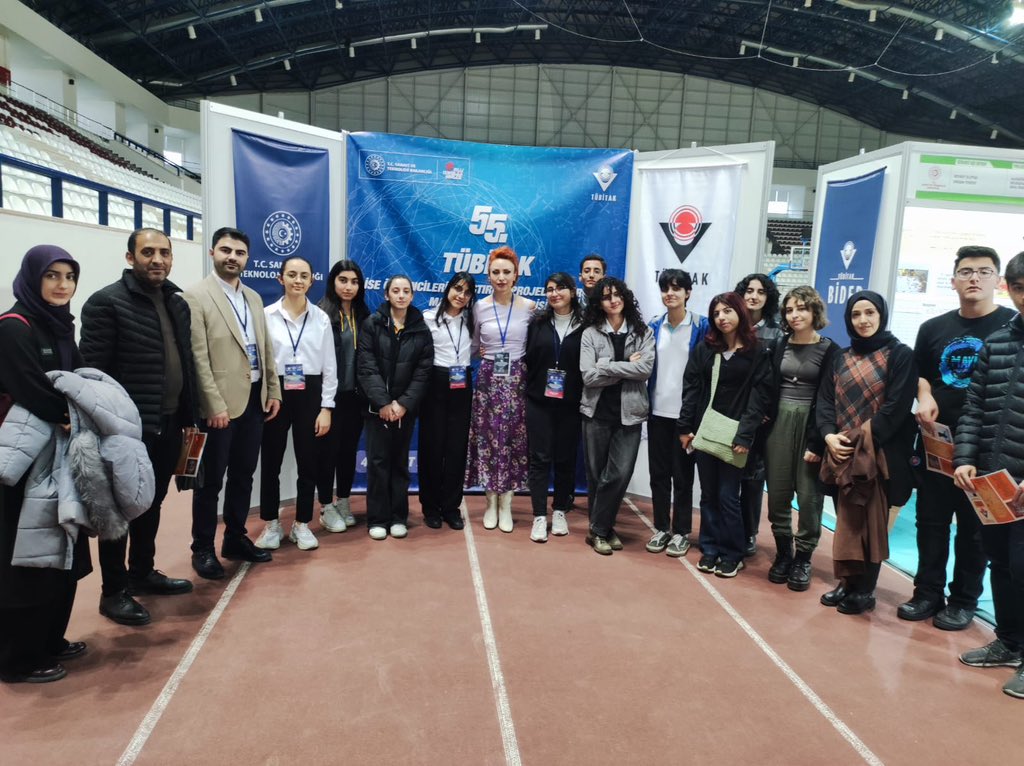 aladnanmenderes's tweet photo. Öğrencilerimiz ve öğretmenlerimiz Elazığ’da düzenlenen TÜBİTAK 2204-A Lise Proje Yarışmaları bölge finalinde finale kalan projeleri inceledi. Öğrencilerimize bu imkanı sağlayan İlçe Milli Eğitim Müdürümüz Sayın @Kayahansubasi’na Teşşekür ederiz.@Murat4Kucukali @Mehmet_Bulut21 https://t.co/xkfu0DEJxD