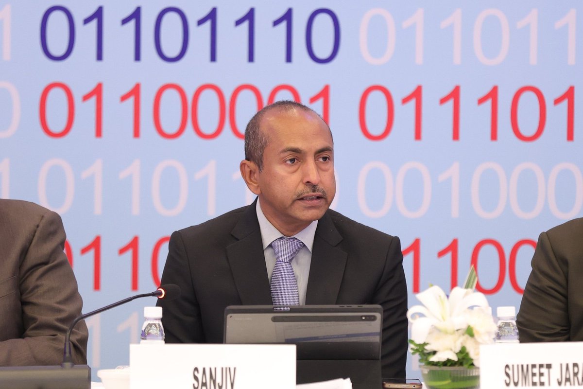 startupindia's tweet photo. Shri Sanjiv, Joint Secretary, @DPIITGoI , discussed India-USA collaboration in technology and iCET sectors, highlighting the Innovation Handshake for entrepreneurial growth.
#innovationhandshake #USIndia #iCET #DPIIT https://t.co/Rr41clT6ao