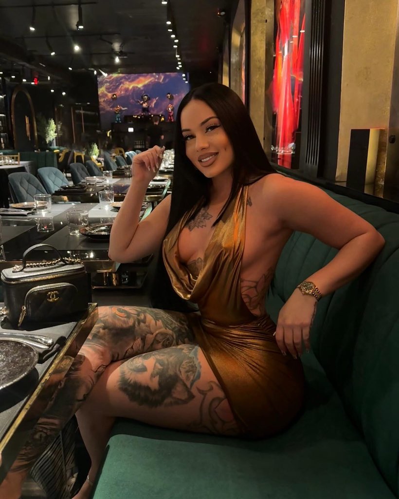 Biancatoxic’s pics and videos