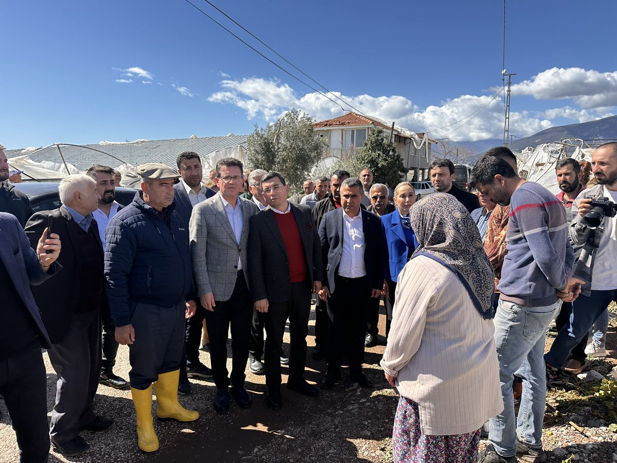 atayuslu's tweet photo. Kumluca İlçemizde -dün- meydana gelen hortumdan zarar gören çiftçilerimizi ziyaret ettik, 
geçmiş olsun dileklerimizi ilettik.
Zararların telafisi için gerekli çalışmaları yapıyoruz. 
@HTutuncu 
@HOrhantekin07 https://t.co/tUKCwHHxZm