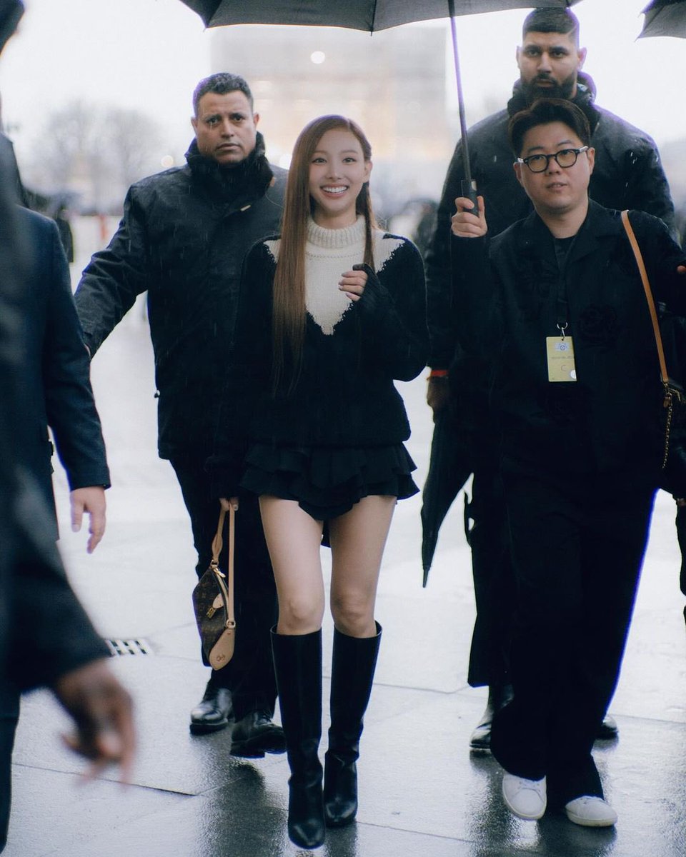 nayeon tweet media