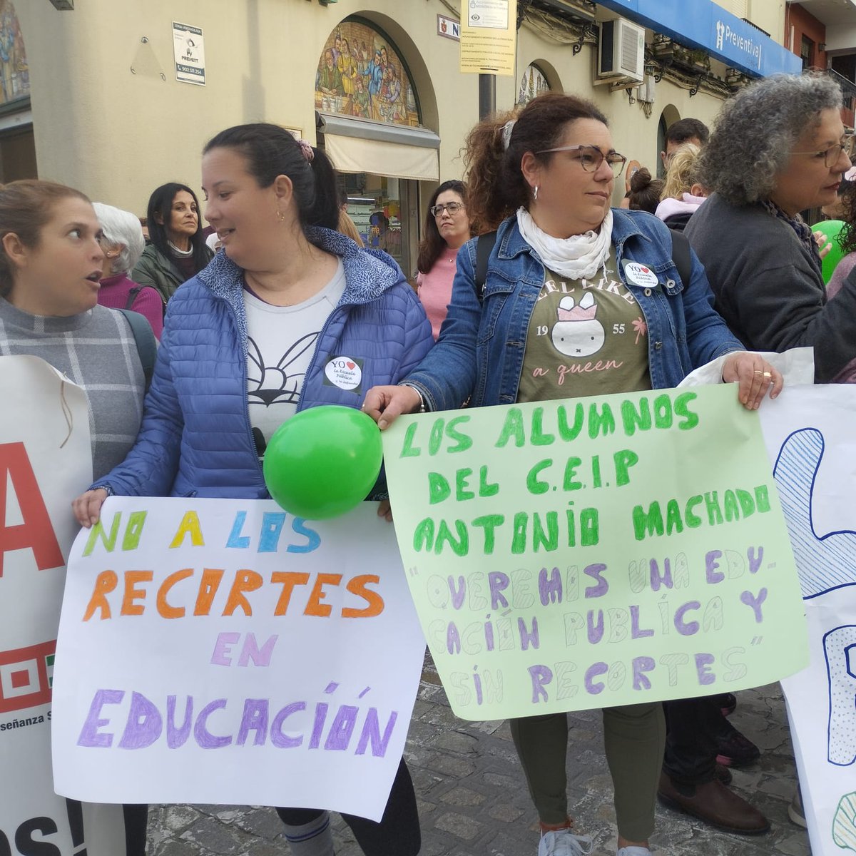 CCOOEnsenanzaSV's tweet photo. Nuestr@s delegad@s sindicales están en Morón apoyando a las madres, padres, docentes y alumnado que se ha echado a la calle para defender la #EducacionPublica 

¡Adelante moronenses, ni un paso atrás! https://t.co/TjYJ6lLZEu