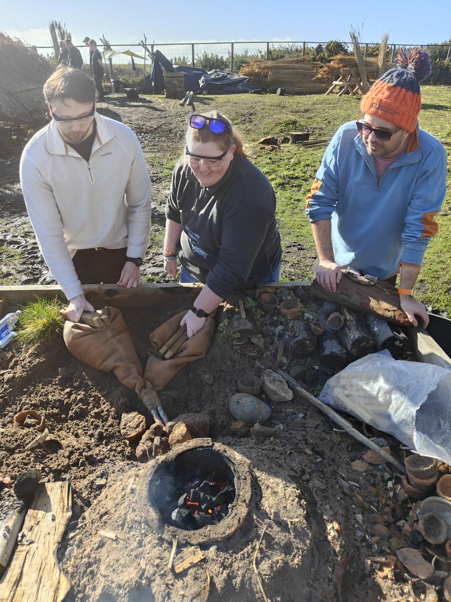 Out with the colour coordinated @derekpitman and @BU_ArchAnth @bournemouthuni at the @hengistburyvc smashing up malachite to smelt into copper. Beautiful day for it!