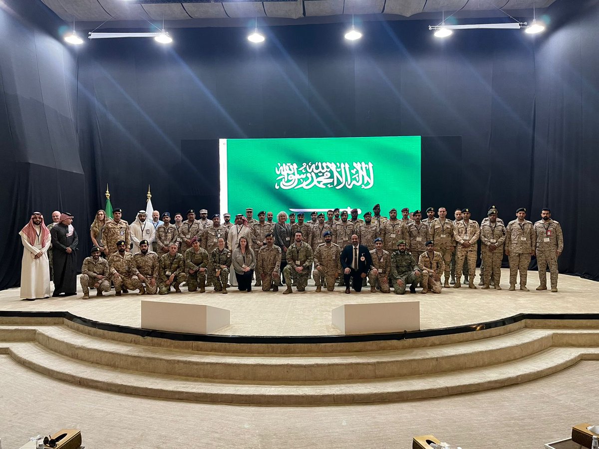 نظمت القوات المشتركة بالتعاون مع الوكالة الامريكية للتنمية ورشة عمل تعنى بآليات التنسيق المدني العسكري في مناطق الكوارث الانسانية المعقدة وتشرفت بإلقاء ايجاز عن خبرات مركز الملك سلمان للاغاثة في هذا الشأن.شارك في الورشة ممثلين من الصليب الاحمر الدولي ونخبة من ضباط القوات المشتركة