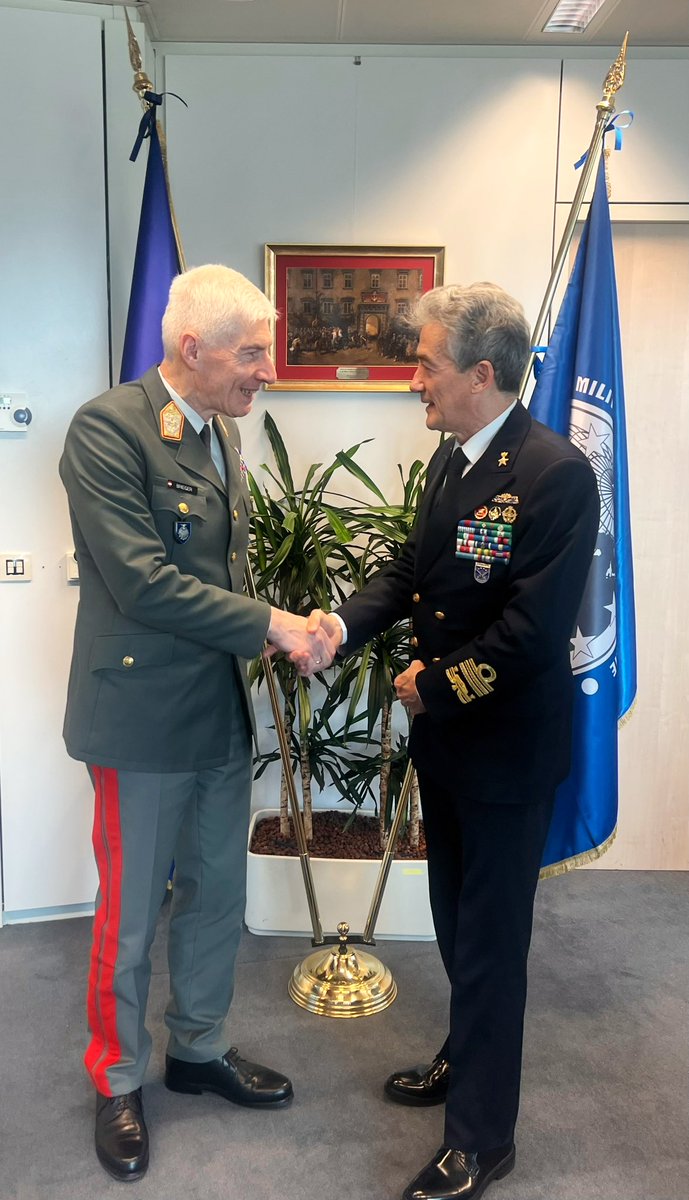 Good meeting with 🇮🇹 VADM De Carolis, Commander-in-Chief of the ITA fleet & European Maritime Force. Grateful for Italy's steadfast support in ongoing #EU Maritime missions. 🤝#EUMC welcomes enhanced military cooperation! @ItalianNavy #EUDefence #StrongerTogether