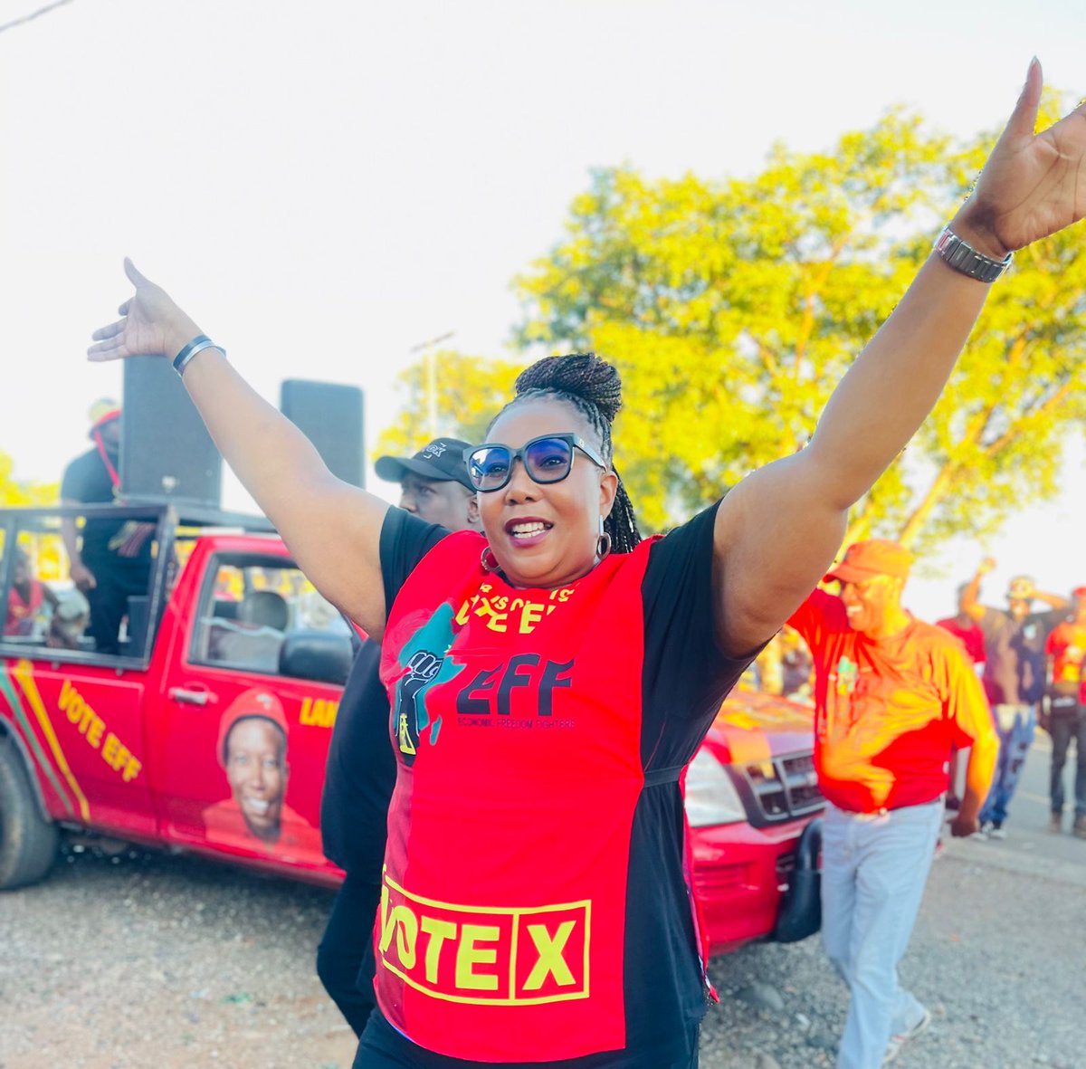 effnorthercape's tweet photo. 🚨As It Happened🚨
The arrival of the National Chairperson Commissar @veronica_mente in Mataleng, Dikgatlong Subregion.
#EFFNCManifestoLaunch
#VoteEFF2024
#OurLandAndJobsNow
#EndLoadShedding https://t.co/eLIS4NNw3Y