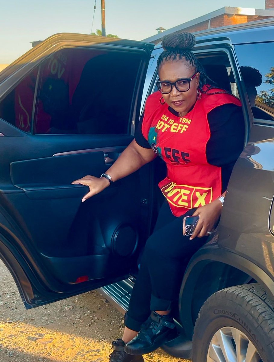 effnorthercape's tweet photo. 🚨As It Happened🚨
The arrival of the National Chairperson Commissar @veronica_mente in Mataleng, Dikgatlong Subregion.
#EFFNCManifestoLaunch
#VoteEFF2024
#OurLandAndJobsNow
#EndLoadShedding https://t.co/eLIS4NNw3Y