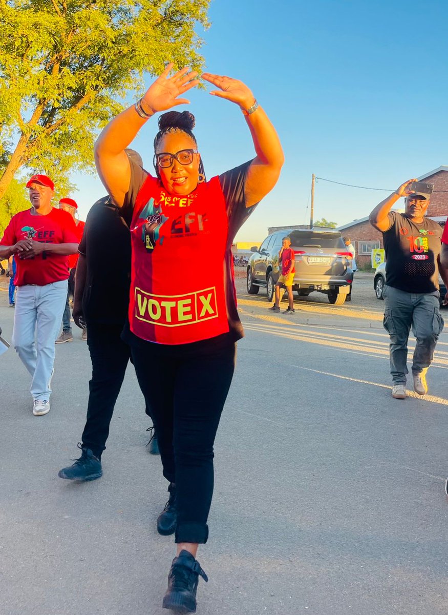 effnorthercape's tweet photo. 🚨As It Happened🚨
The arrival of the National Chairperson Commissar @veronica_mente in Mataleng, Dikgatlong Subregion.
#EFFNCManifestoLaunch
#VoteEFF2024
#OurLandAndJobsNow
#EndLoadShedding https://t.co/eLIS4NNw3Y