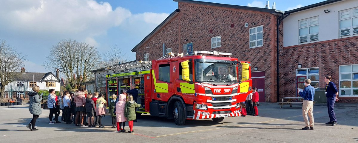 LymmFS's tweet image. Today Blue Watch visited Stockton Heath Primary School completing a Key Stage 2 visit teaching the children from Yr5 about Fire Safety in the home. We finished the visit with a show round of the appliance &amp;amp; the equipment we carry. #KeyStage2 #CheshireFire 🚒