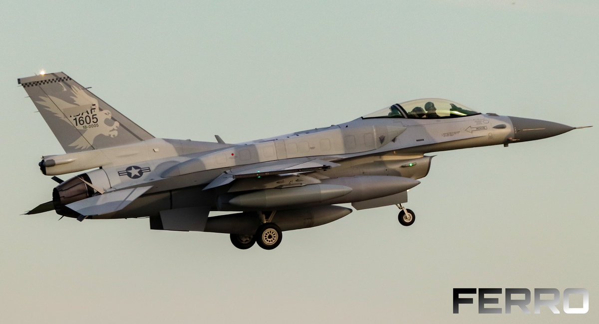 x3 Royal Bahraini AF F16Cs/D arriving into LEMO on delivery this afternoon✈️📸

1603/18-0003
1612/18-0012
1605/18-0005

#aviation #avgeek #avgeeks #aviationphotography #planespotting #aviationdaily #haveglass  @scan_sky @Andy007_SR_A @air_intel @MilRadar