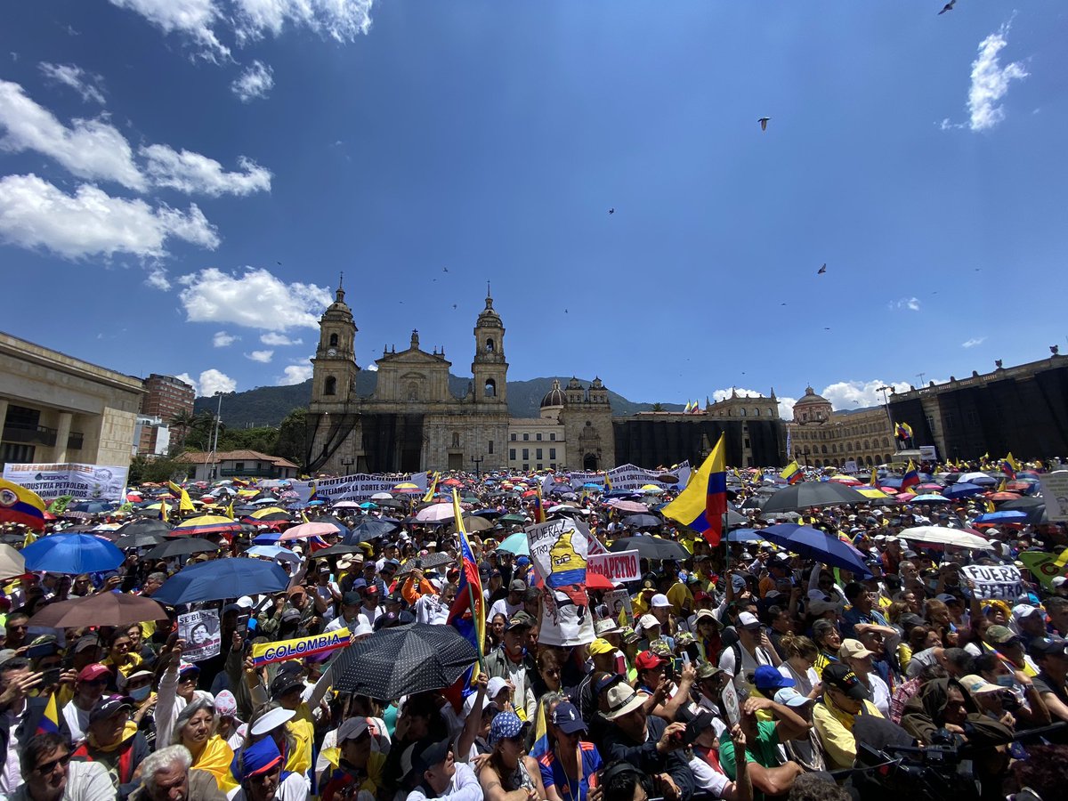 Danielbricen's tweet photo. La Plaza de Bolívar levanta su voz contra Petro

¡Contundente!

#TodosALaCalle6M https://t.co/xi9iNZDmYB