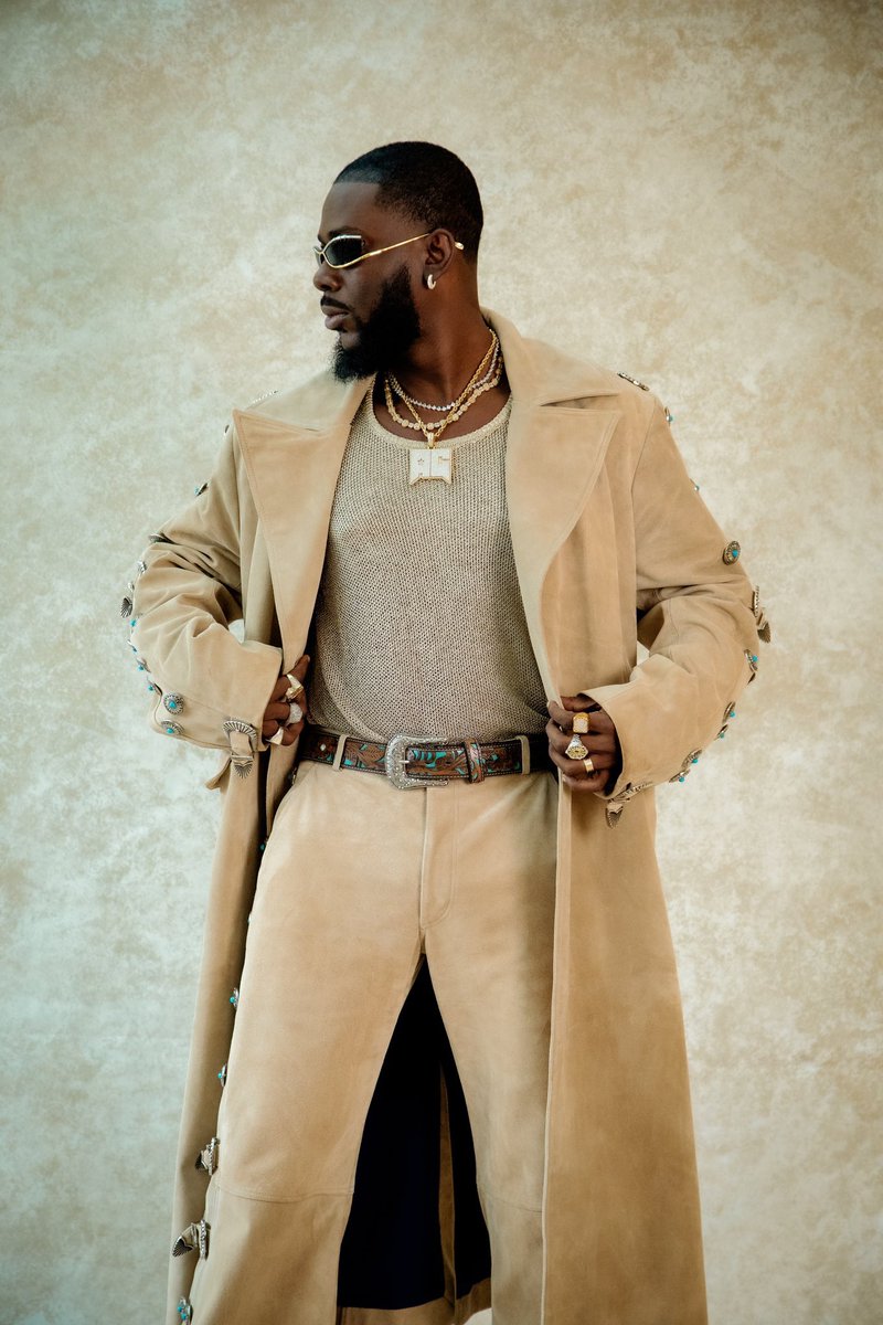 wavyvrse's tweet photo. A testament to the transcendental power of music, that was what it was all about at Wembley Arena as @adekunleGOLD sold out his first London Concert and swept his fans off their feet. Beautiful moments on the quest to take Afrobeats to the world!

#wavyng #wavylive #concert https://t.co/lObr7F0Oqn
