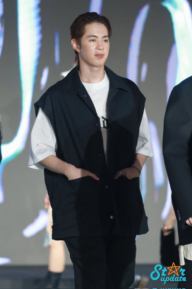 webstarupdate's tweet photo. "กัน-คิม" วง #PROXIEth️ ในงาน "World Fashion Trend Spring/Summer 2024"
#PROXIEGun #PROXIEKim
#SummerExploratorium
#TheExploreOfSummer #WorldFashionTrand2024 https://t.co/m0xNHAs0rb