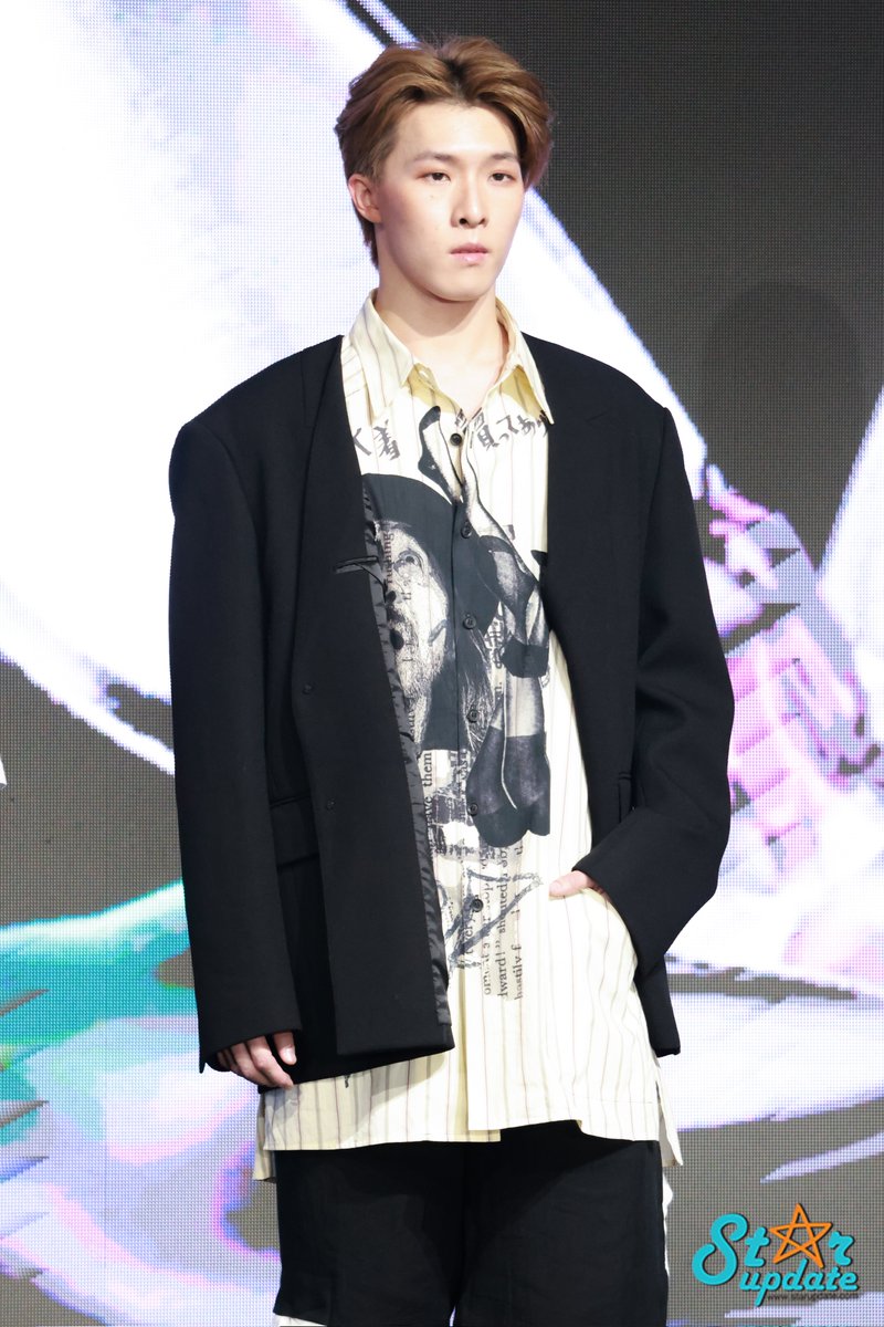 webstarupdate's tweet photo. "กัน-คิม" วง #PROXIEth️ ในงาน "World Fashion Trend Spring/Summer 2024"
#PROXIEGun #PROXIEKim
#SummerExploratorium
#TheExploreOfSummer #WorldFashionTrand2024 https://t.co/m0xNHAs0rb