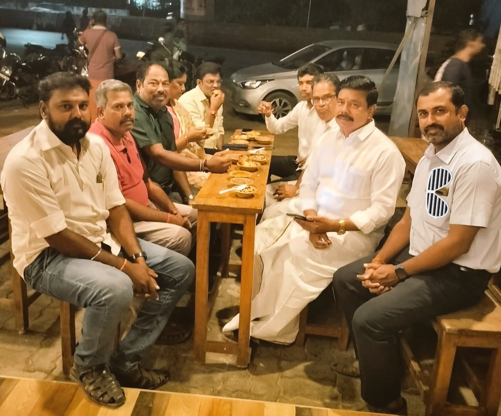 dhanasekkarvm's tweet photo. பிஜேபி (BJP)யின் மாநில துணைத்தலைவர் திரு கரு நாகராஜன் மற்றும் திரு வீரத்திருநாவுக்கரசு அவர்களுடன் மற்ற பொறுப்பாளர்களையும் இன்று சென்னையில் சந்தித்தது உரையாடியது மிக்க மகிழ்ச்சி
#tnbjp 
#BJP4India 
#bjp4tamilnadu 
#karunagarajan 
#veerathirunavukarasu https://t.co/KWwQPzQUM7