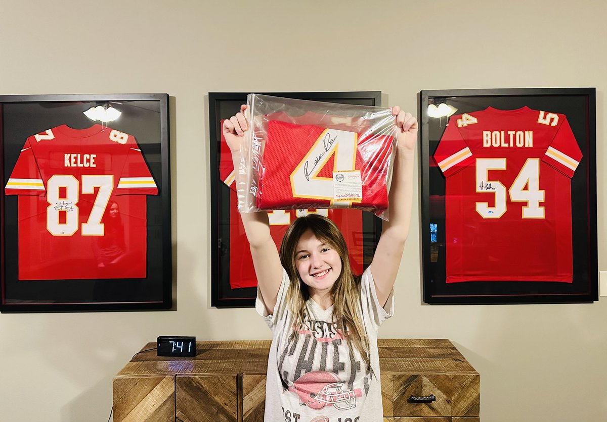 nic050588's tweet photo. Thank you @TSEKansasCity for the jersey! Excited to have @RiceRashee11 added to the wall with @tkelce @PatrickMahomes and @_nickbolton2 https://t.co/DxlGjxeSFy