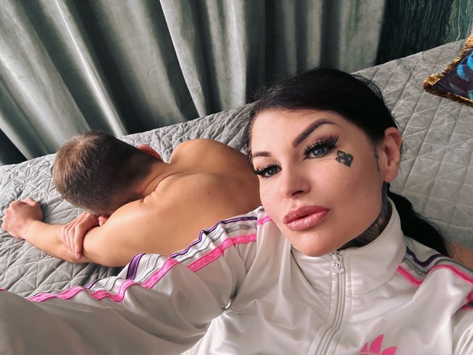 Wir chillen noch kurz und dann geht es gleich los von 19:00 - 20:00 Uhr auf https://t.co/mV0y3WgZpQ https://t