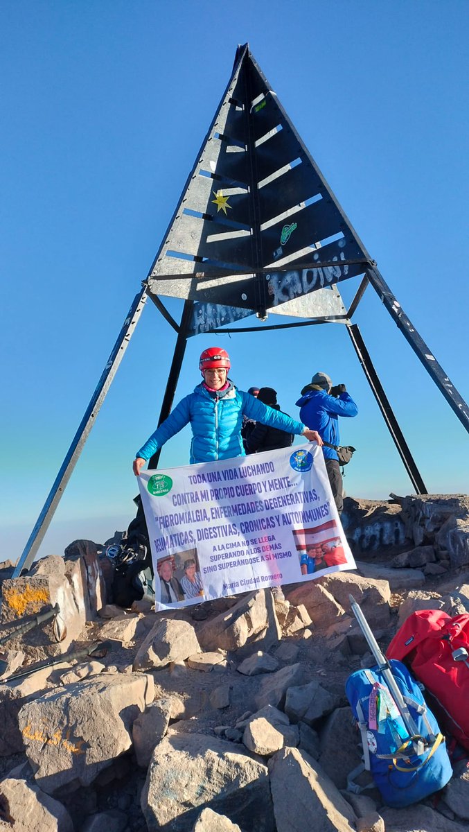 SERCincoVillas's tweet photo. La ejeana @MariaCiudadRome en la cima del #Toubkal en el norte de África a 4.200 metros de altitud #retoconseguido https://t.co/u4HhTdGS0m