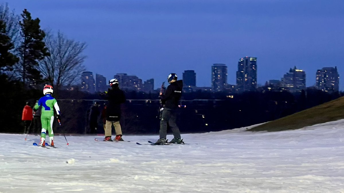 CristyFas's tweet photo. Earl Bales a jewel in the heart of the city @cityoftoronto @PasternakTO https://t.co/CuxIZI1kOs