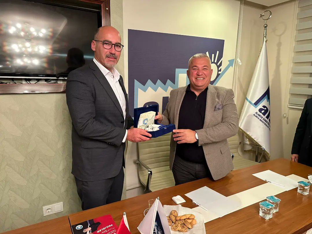 alsiad3's tweet photo. İyi Parti den ALSİAD’a Ziyaret
Seçim çalışmaları kapsamında,İyi Parti Alanya Bld.Bşk.Adayı Sn.Mehmet Şahin ve İlçe Yön. ALSİAD Dernek merkezine ziyarette bulundu.Önümüzdeki seçimde İyi Parti Bld. Bşk Adayı Sn.Şahin ve ekibine başarılar diler,ziyaretlerinden dolayı teşekkür ederiz https://t.co/vVfhrFzl1k