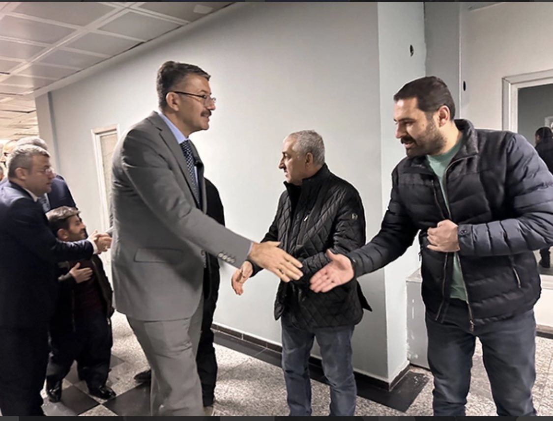 vedatcogac's tweet photo. Ziyaretlerinizden ve sunduğunuz desteklerden dolayı şahsım ve Esnafımız adına  teşekkür ederim.
@alicelik_64 
@cimsitomer 
@HakkariValiligi https://t.co/jduNs5ID4Q