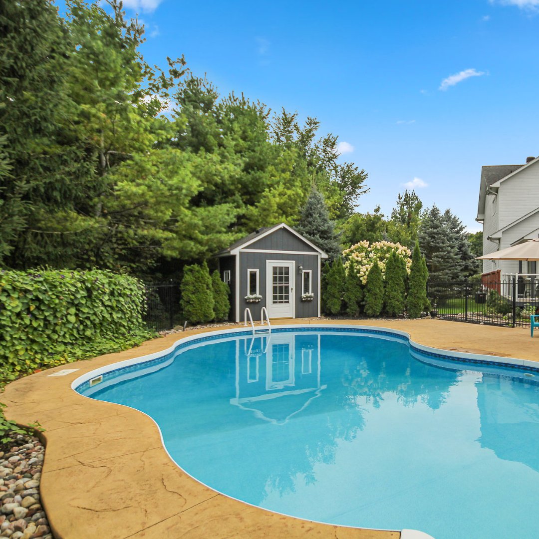 Coming Soon to Realtor.ca!
1627 Landel Drive, Marchvale Estates, Kanata

Stay tuned for more details!
joansmith.com/current-listin…

#ottawarealestate ⁠ #joansmithrealestatefamily