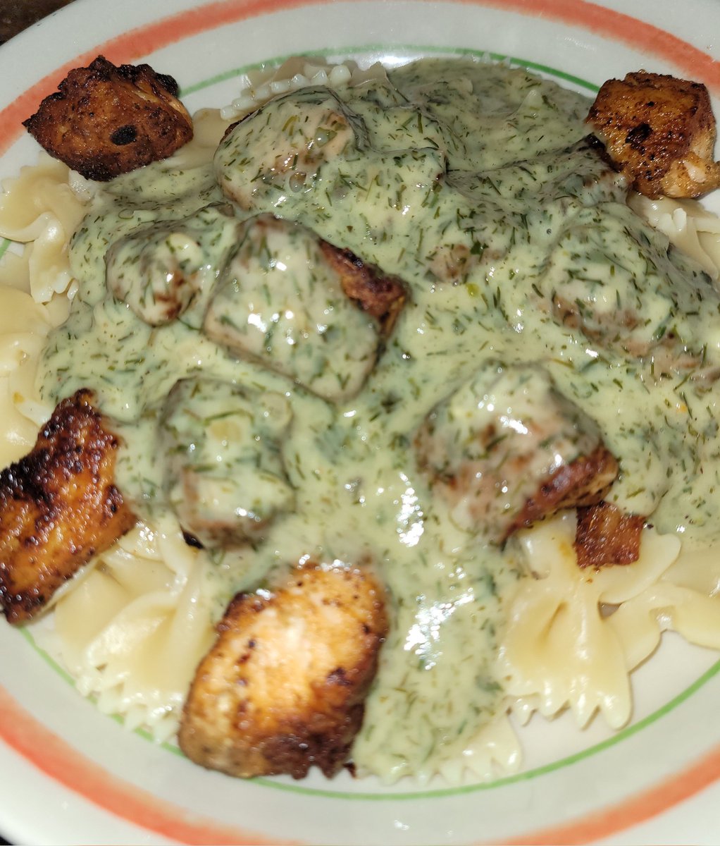 Suck it, Hangman. Dinner. Pasta and grilled salmon with a herbal sauce. And it's delicious. 😁