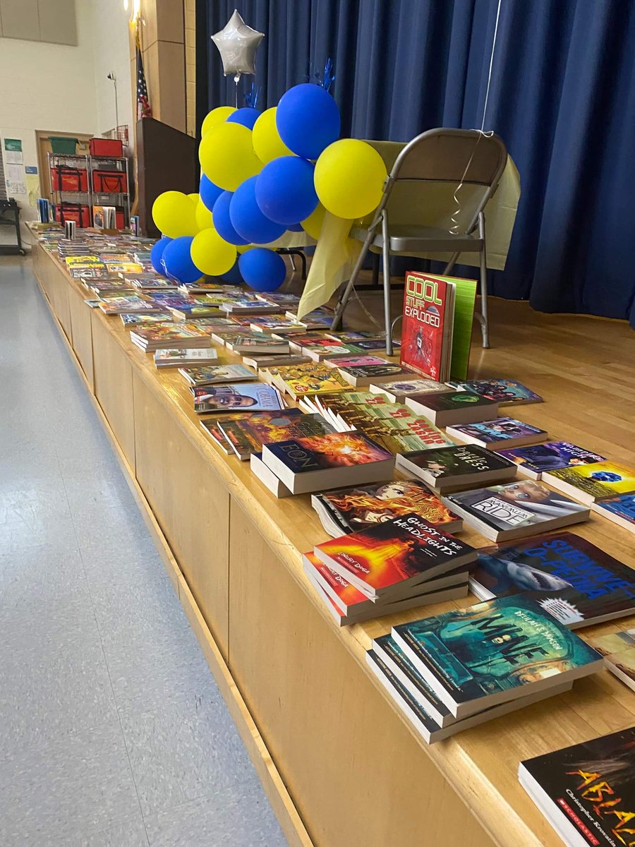 There was a Vocabulary Parade in the halls of @frps_Letourneau yesterday. Students & staff each chose a word & then created a costume about the word. Later in the day, the school held BINGO FOR BOOKS where all families who attended had the chance to win books to take home!